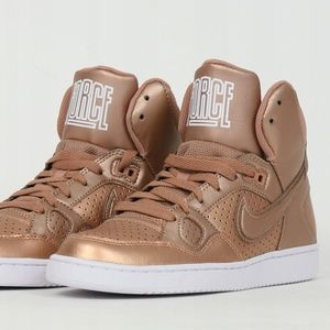 NIKE // Son of Force Mid // US 8 (EU 39)